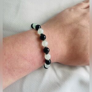 Handmade Mint Quartz & Onyx Gemstone Bracelet with Metal Spacers